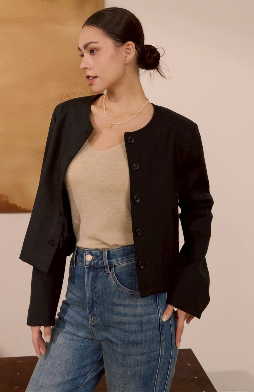 Clean cut jacket in black